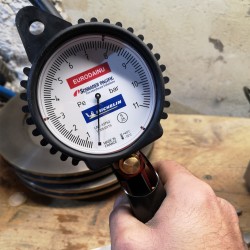 Pistolet de Gonflage Michelin avec Manomètre - 0,7 à 11 Bars, Tuyau 1,5m, Homologué